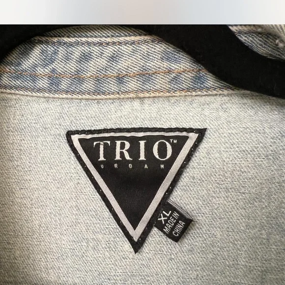 Denim Jacket with Mona Lisa Print - Picture 4 of 6